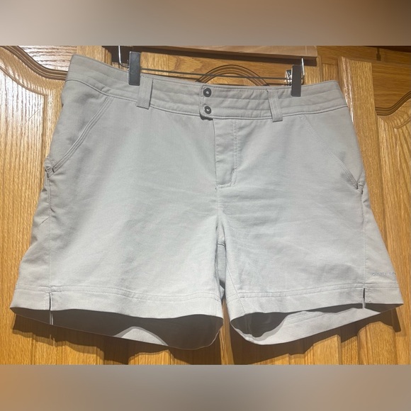 Columbia Titanium Omni-Shade Water Resistant Women’s Beige Hiking Shorts Size 12 - Picture 4 of 10